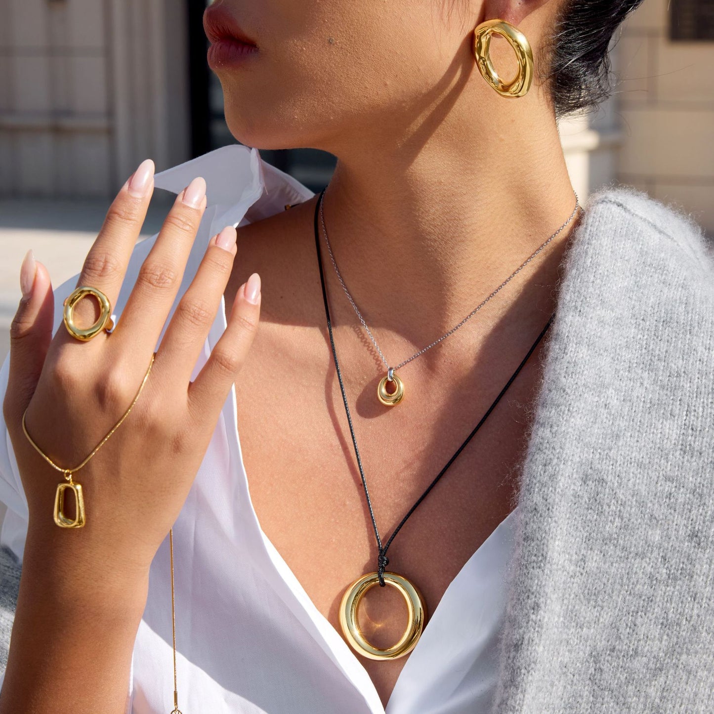 Collana con ciondolo a cuore minimalista in acciaio al titanio con set di orecchini a cerchio in acciaio inossidabile galvanizzato per donna