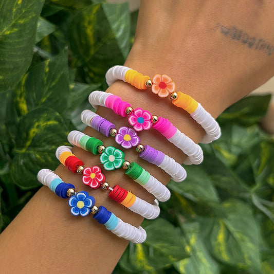 Set di bracciali impilabili da donna in argilla polimerica fatti a mano, floreali bohémien con accenti geometrici e stile fresco e delicato