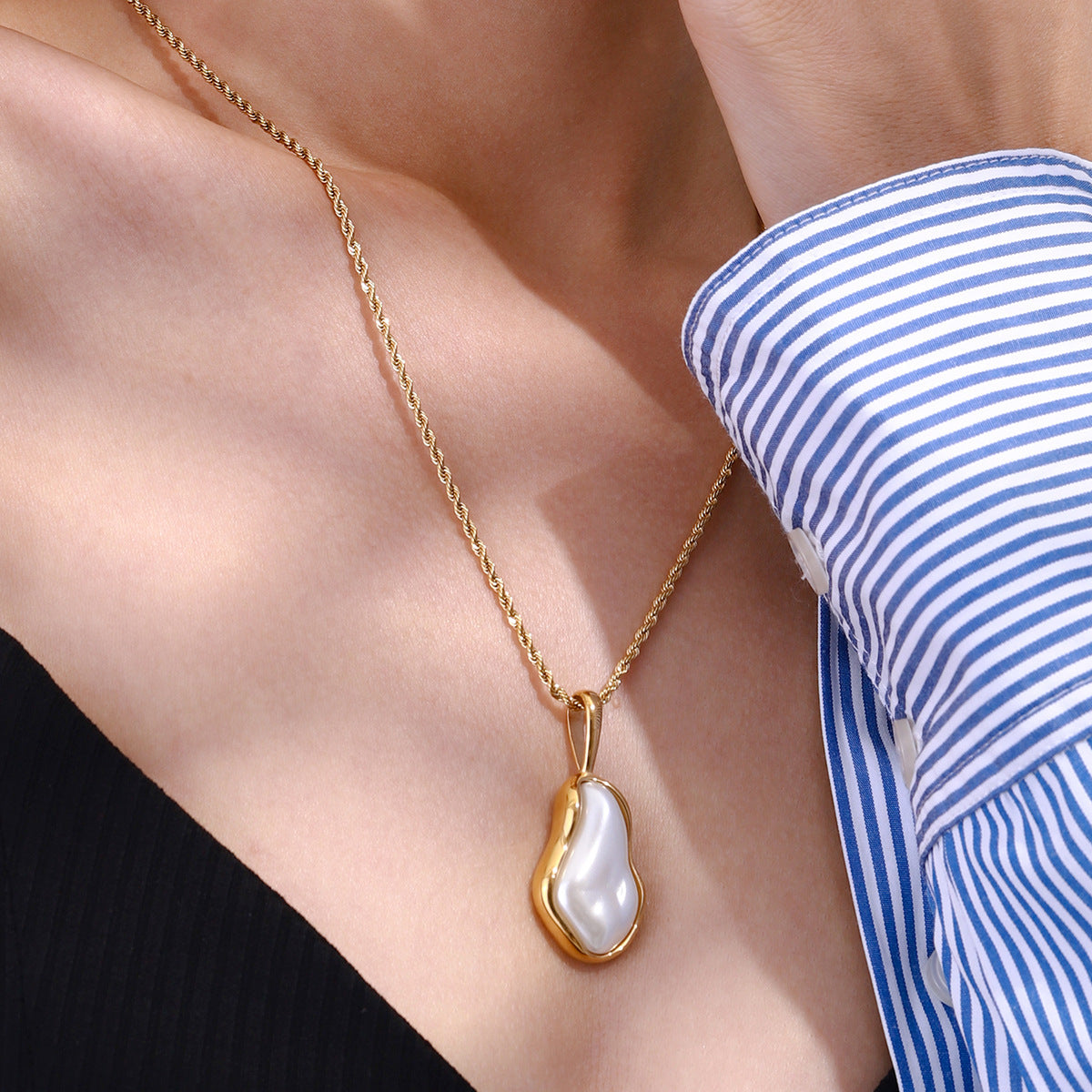Elegant Geometric Stainless Steel Plated Pearl Necklace for Women