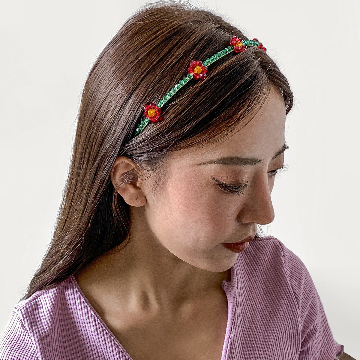 Fascia per Capelli Minimalista a Margherite da Donna con Accenti di Perle Imitazione e Design Naturale Intrecciato a Mano