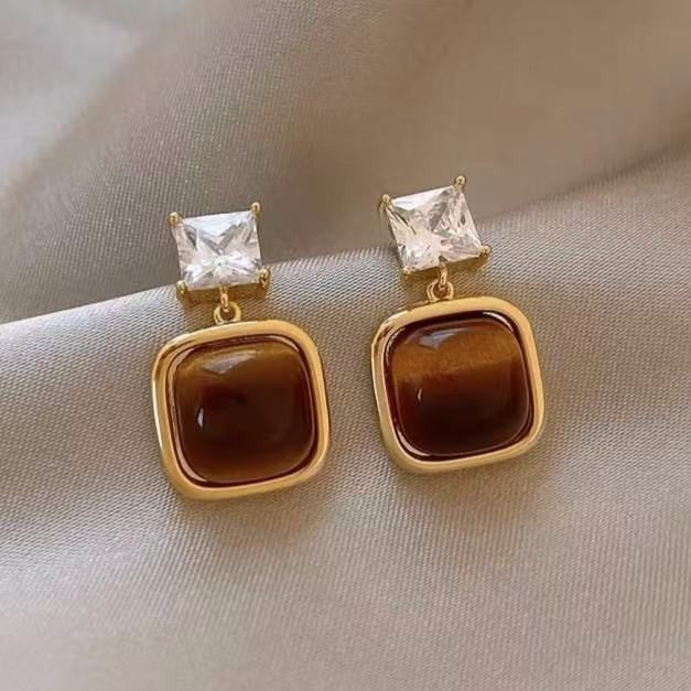 Pendientes de tuerca ovalados de ojo de tigre estilo Maillard vintage con postes de plata 925 bañados en oro de 18 quilates