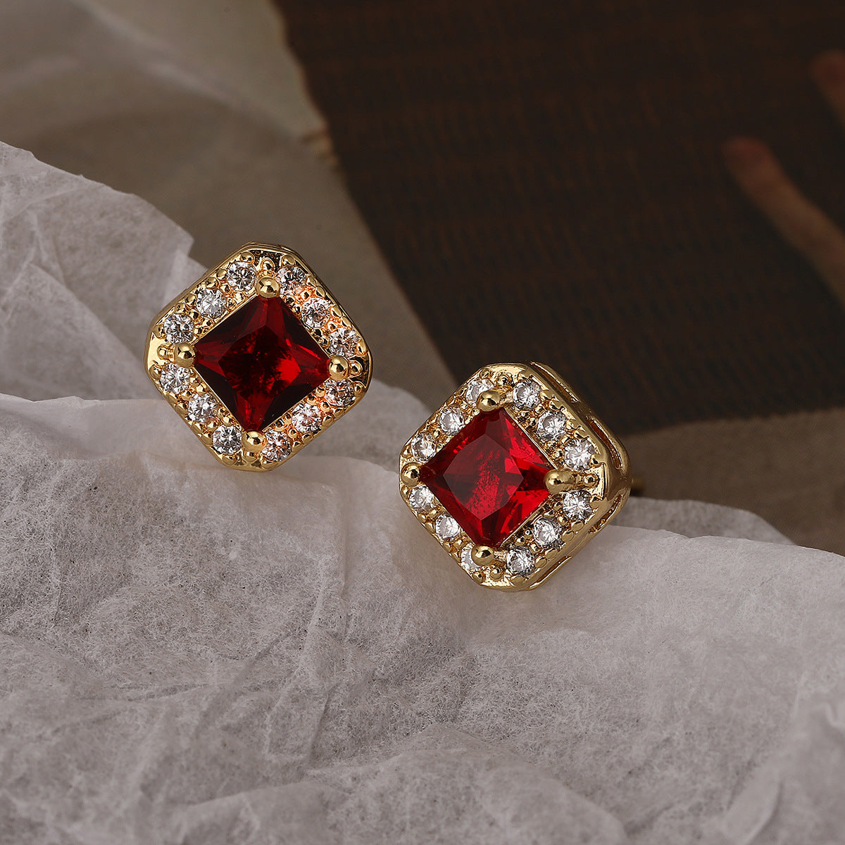 Orecchini geometrici quadrati minimalisti in rame con placcatura in oro e zirconi per donna