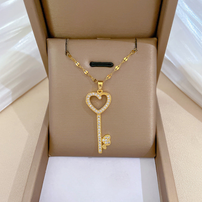 Collar minimalista de acero de titanio con forma de corazón e incrustaciones de diamantes de imitación para mujer y hombre, delicada cadena de clavícula con motivo lunar natural