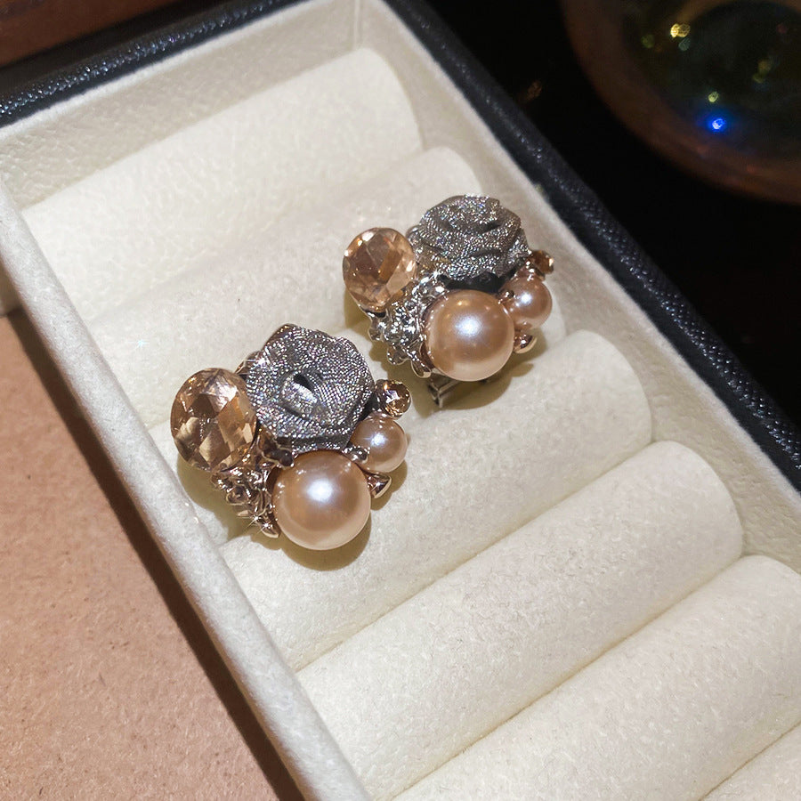 Orecchini da donna vintage eleganti a forma di stella geometrica con perle simulate e zirconi, perni in acciaio placcato