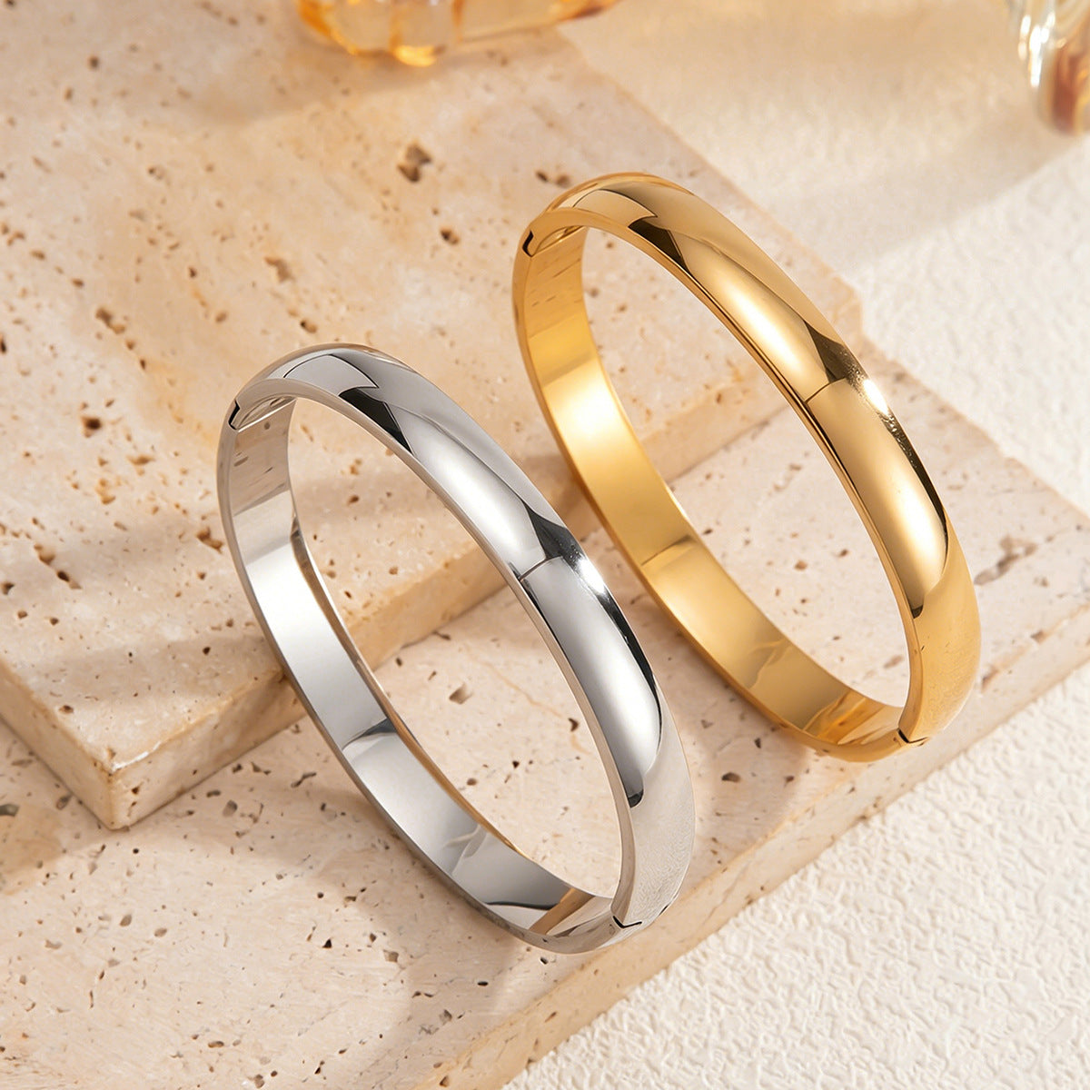 Minimalist PVD 18K Gold Plated Round Stainless Steel Spring Bangle Bracelet