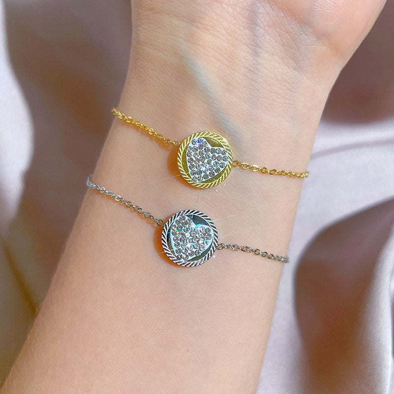Bracciale da donna in acciaio al titanio a forma di cuore tondo stile vintage con intarsio di strass