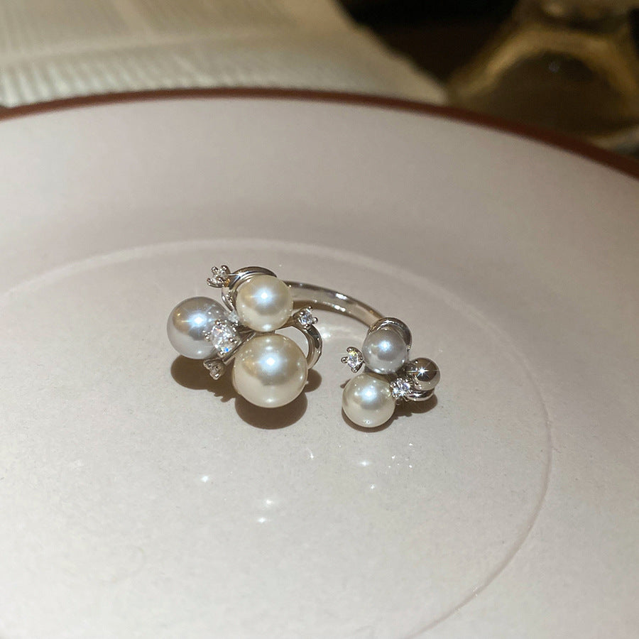 Anello Elegante Retrò Francese di Lusso Leggero con Perla Simulato e Intarsio di Zirconi, Design Geometrico Rotondo da Donna