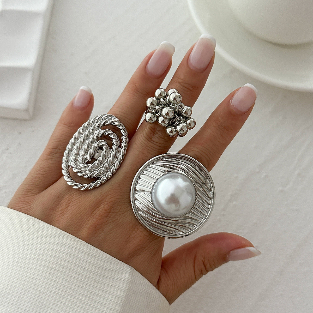 Elegant Geometric Oval Alloy Plated Ring with Imitation Pearl