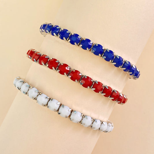 Set de pulseras elásticas con incrustaciones de resina y latón rojo, blanco y azul