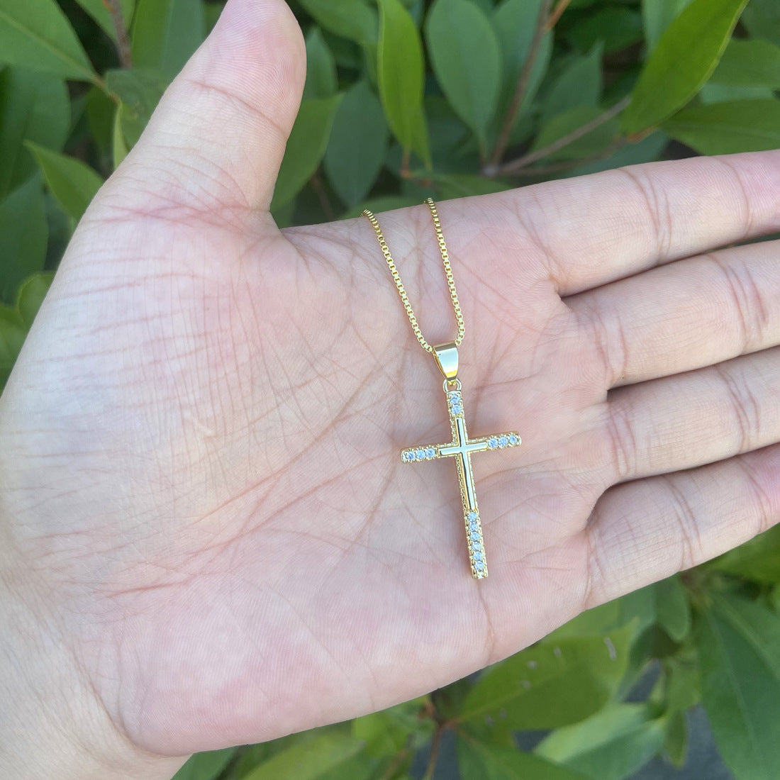 Fashionable Cross Pendant Necklace in Copper with Rhinestone Inlay and 18K Gold Plating for Women