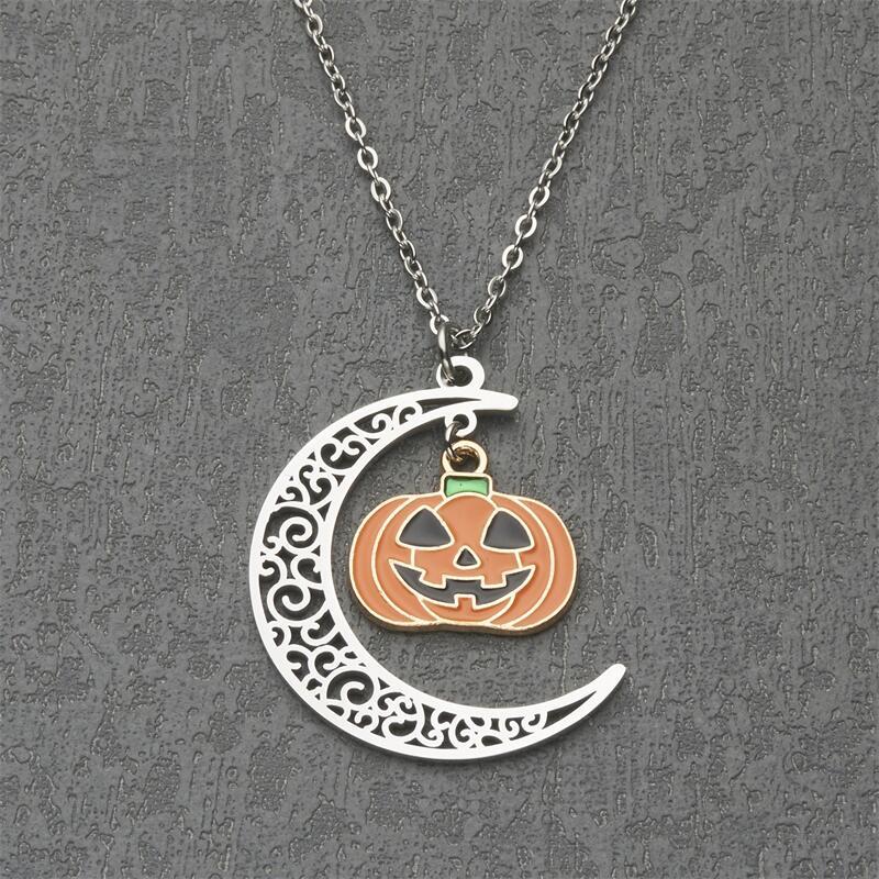 Ciondolo Collana Zucca Geometrica Non Conformista in Acciaio Inossidabile con Finitura in Acciaio al Titanio Placcato per Halloween