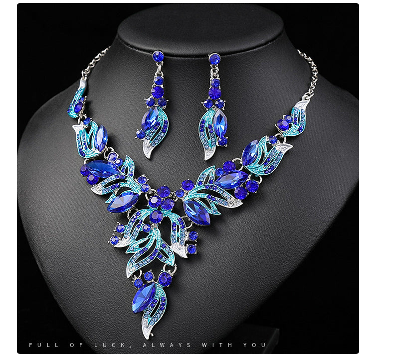 Vintage Floral Pendant Necklace Set for Women Alloy Plated Sweater Chain with Leaf and Petal Accents