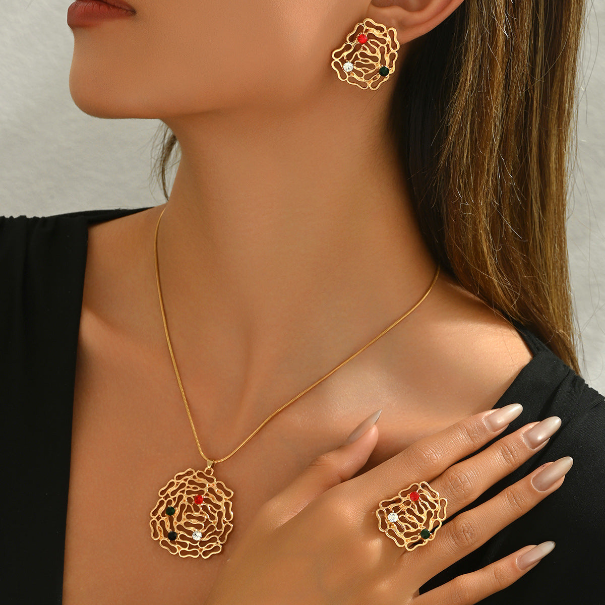 Set collana e anello da donna in rame stile geometrico con intarsio in strass e design traforato per uno styling versatile