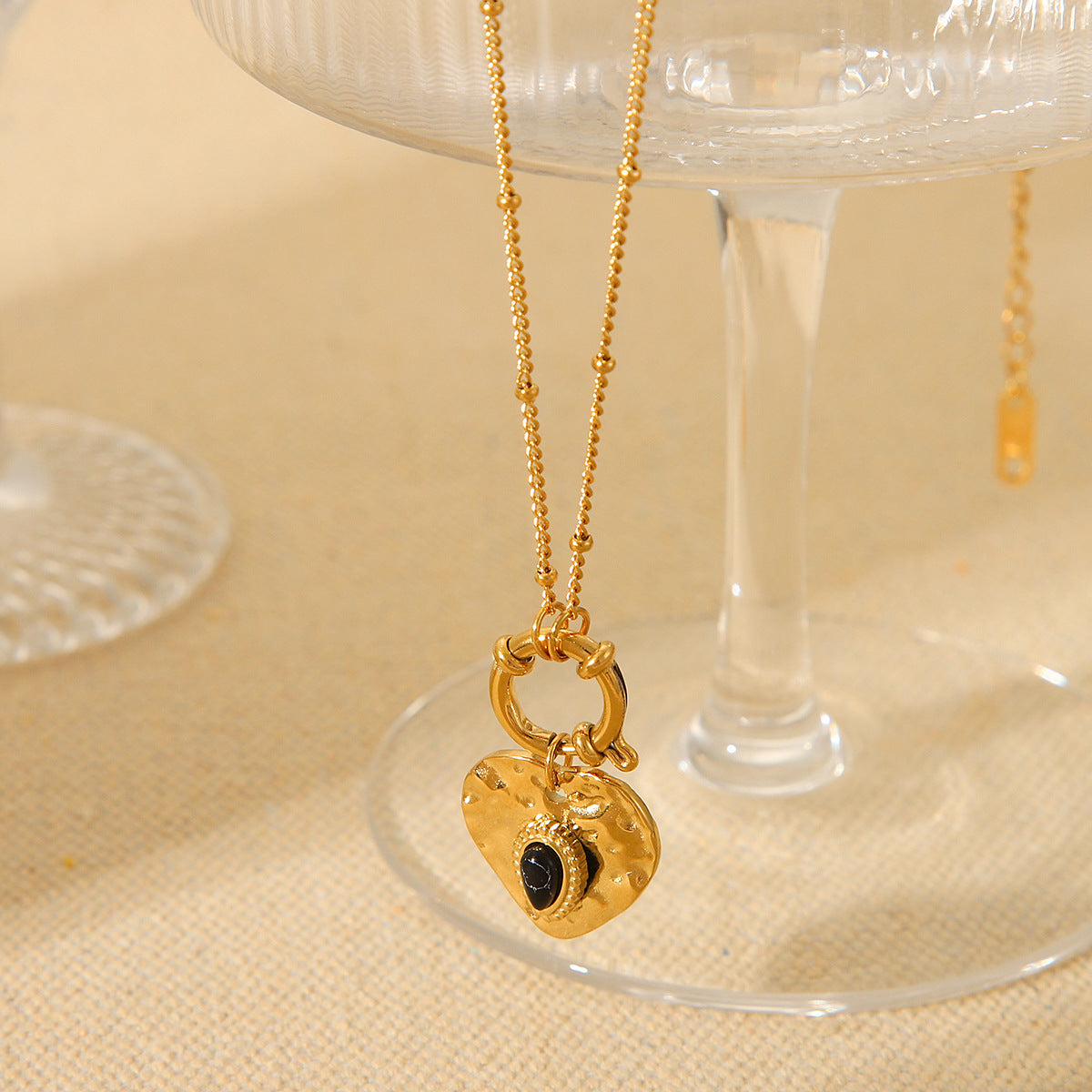 Vintage French Court Style Heart-Shaped Titanium Steel Plated Necklace for Women with O-Chain and Geometric Accent