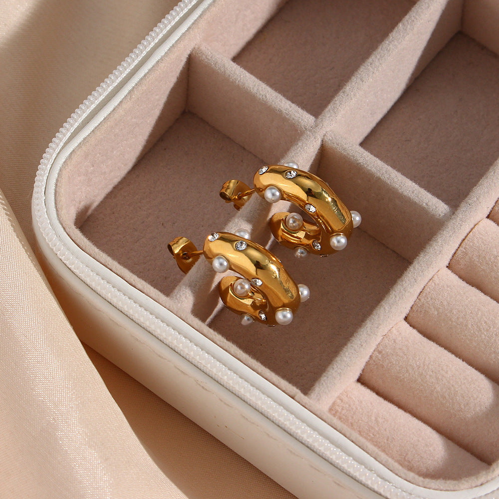 Orecchini a Cerchio a C Geometrici alla Moda in Acciaio Inossidabile con Placcatura in Oro 18K, Strass e Intarsio di Perle da Donna