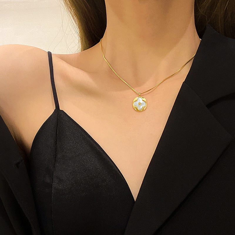 Collar de cadena minimalista de concha geométrica de acero de titanio para oficina