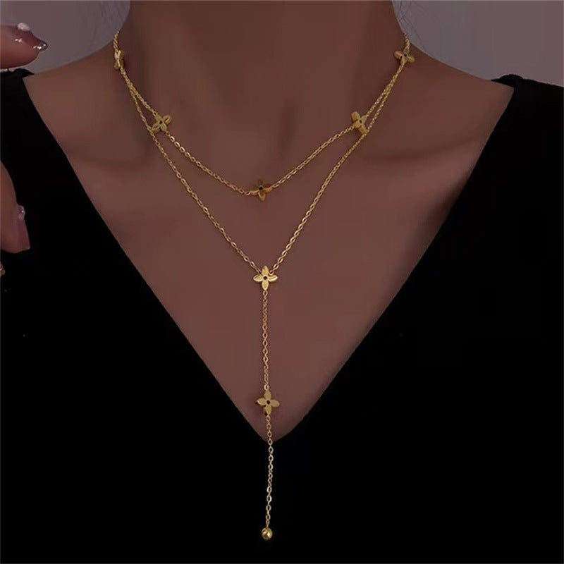 Collana da donna a doppio strato con ciondolo a L in acciaio al titanio placcato in stile cartone animato geometrico, con nappa e design a croce per clavicola