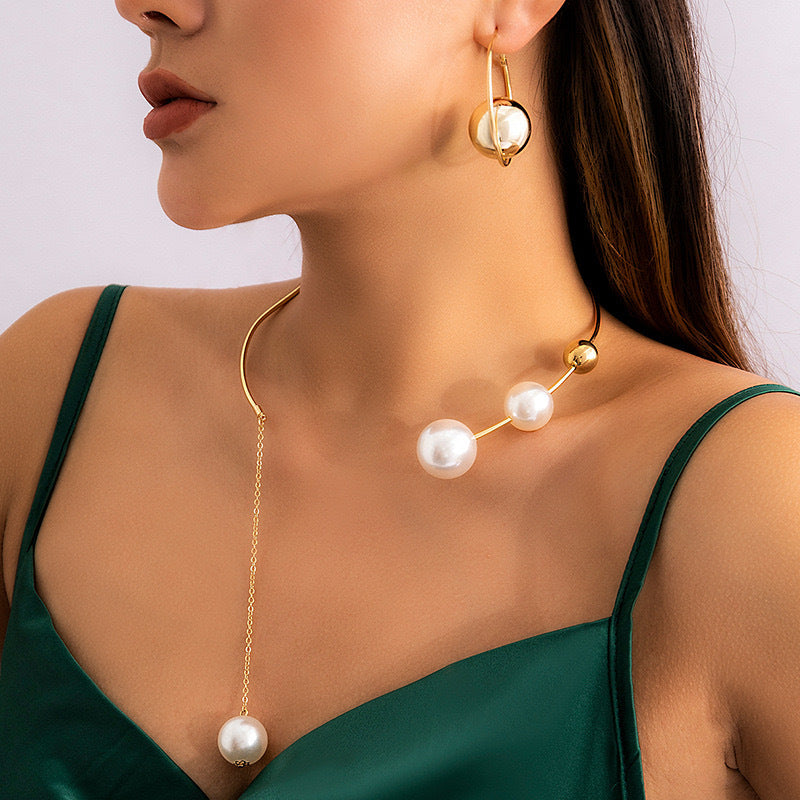 Collana girocollo da donna con ciondolo rotondo in resina ottone geometrico minimalista