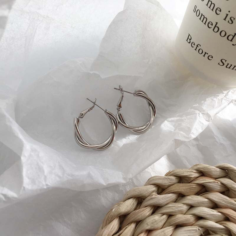 Aretes Geométricos Minimalistas de Cobre con Acabado Chapado para Mujer Pendientes Modernos y Versátiles