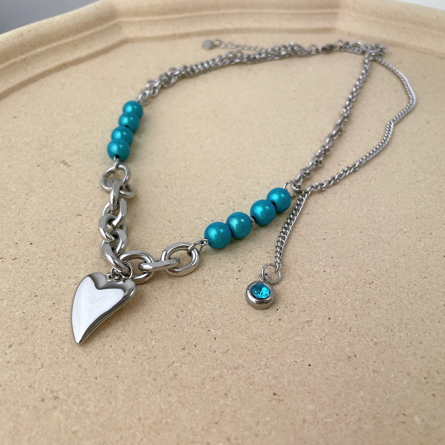 Collar minimalista de acero de titanio con corazón y colgante de aleación galvanizada para mujer y hombre