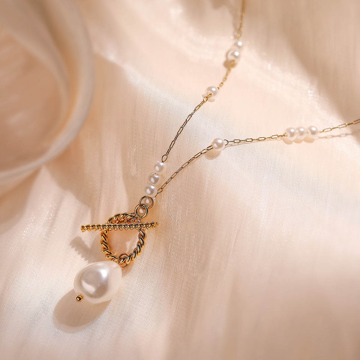 Collar de Acero Inoxidable con Geometría Minimalista y Baño de Oro de 18K para Mujer, Colgante de Perla Irregular en Cadena a la Clavícula