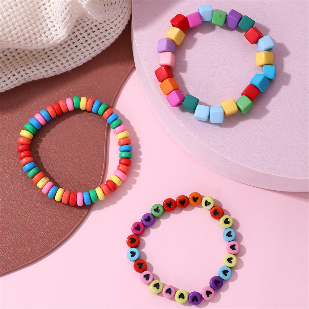 Set di braccialetti in perline di resina a forma di cuore minimalista per bambini con perline sfuse quadrate e rotonde irregolari