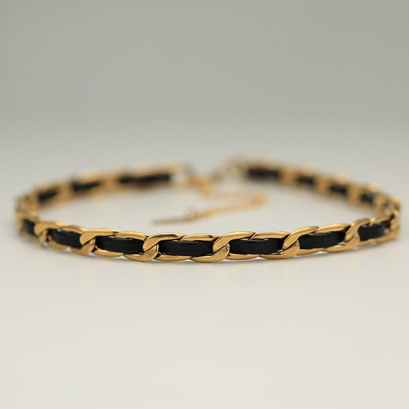Collar trenzado de cordón de cuero de acero titanio en forma de U minimalista para mujer con cuentas doradas