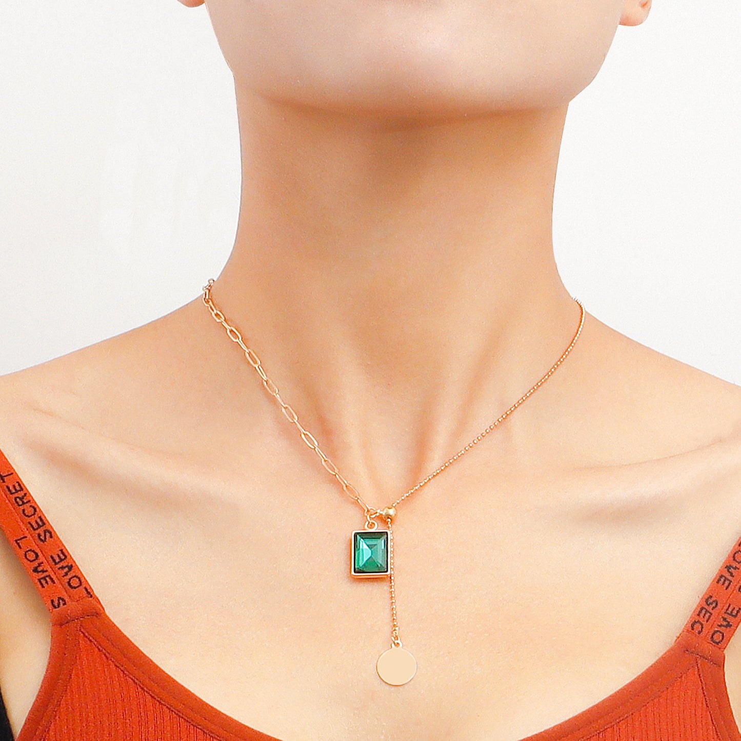 Fashionable Geometric Emerald Green Pendant Necklace for Women in Alloy with Plated Finish, Minimalist Clavicle Chain