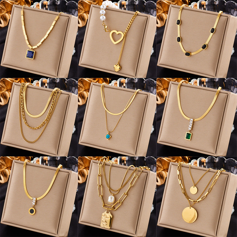Collana da donna con ciondolo quadrato multistrato irregolare alla moda in acciaio al titanio con intarsio di strass e finitura placcata