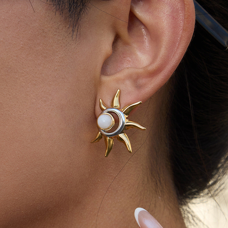 Pendientes de tuerca de acero de titanio con forma de sol geométrico con acabado chapado para mujer, joyería minimalista a la moda