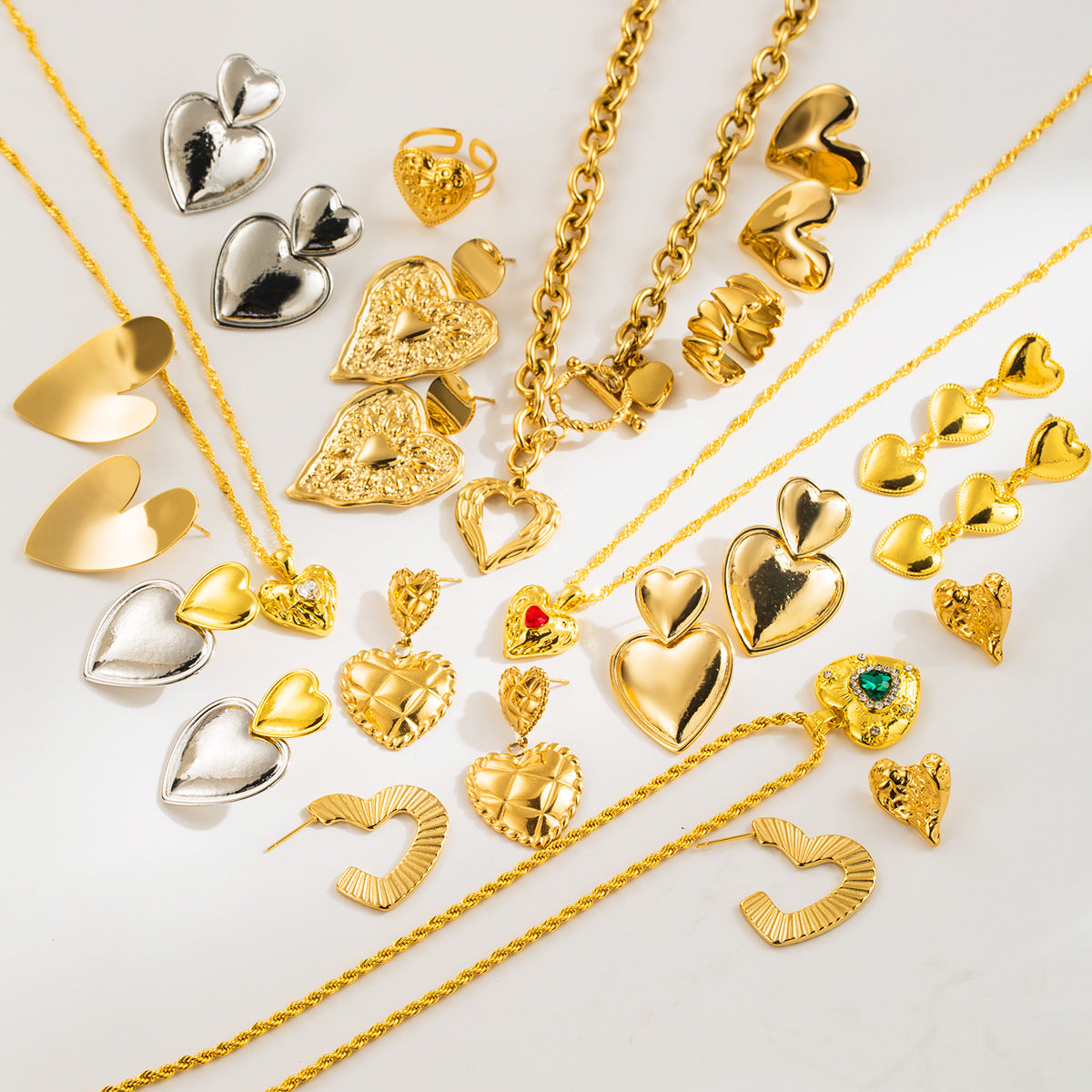 Collana placcata in acciaio inossidabile a forma di cuore, dolce e grintosa, da donna, con estetica minimalista e design a catenina sottile all'altezza della clavicola