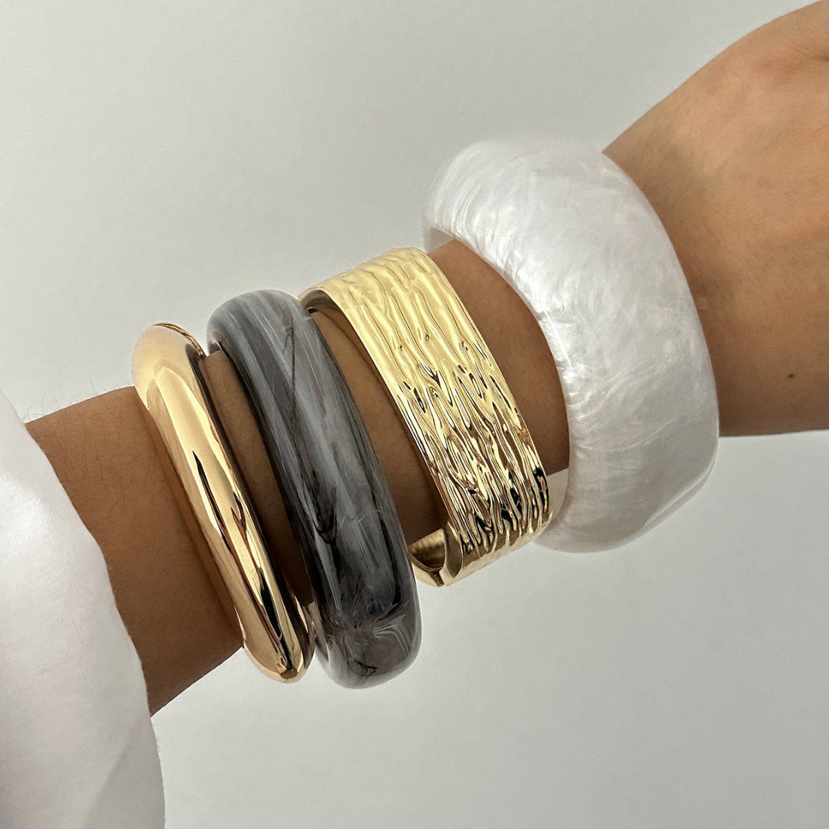 Elegant Geometric Square Resin Hammered Plated Gradient Bangle Bracelet