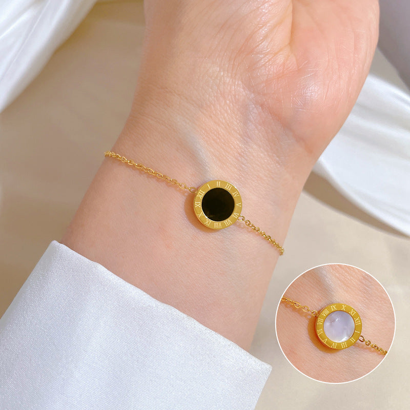 Bracciale vintage in acciaio al titanio con numeri romani e madreperla, placcato oro da donna