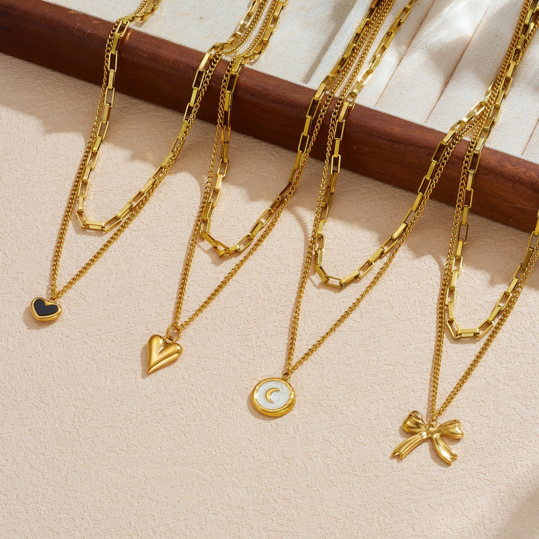 Elegant Vintage Gold Plated Stainless Steel Curb Chain Necklace with Heart and Bow Pendants
