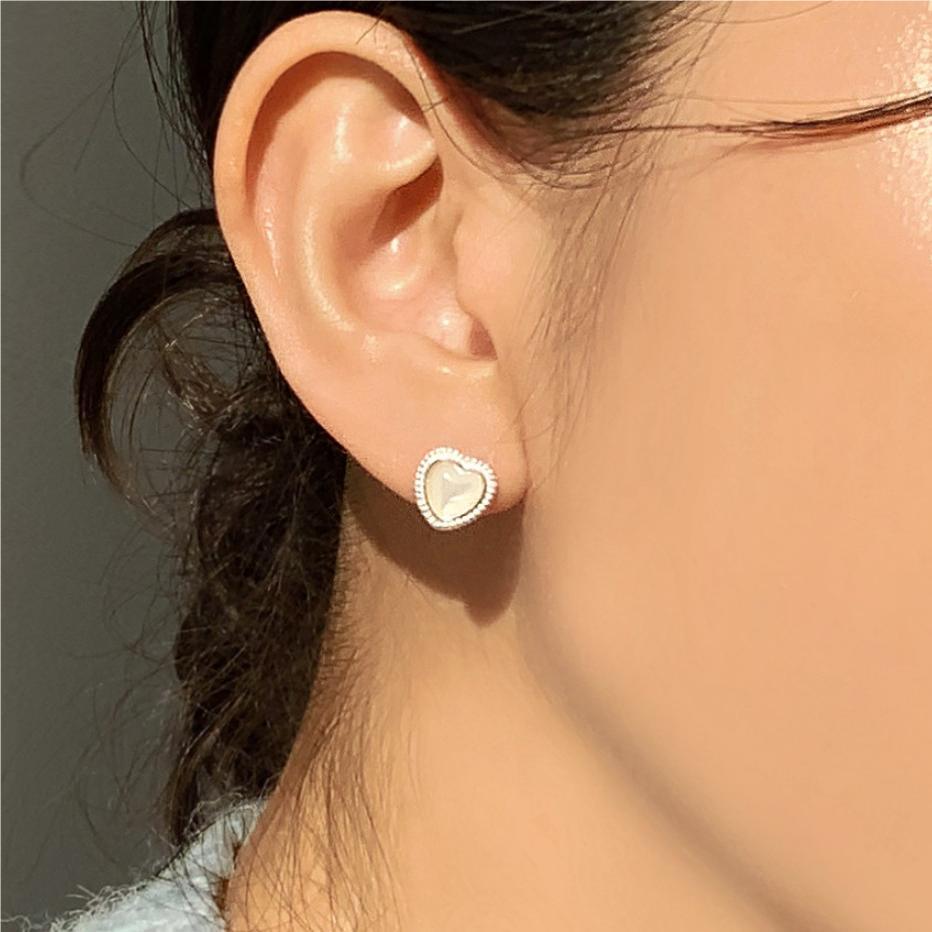 Orecchini a perno minimalisti a forma di cuore in argento sterling 925 placcato oro da donna