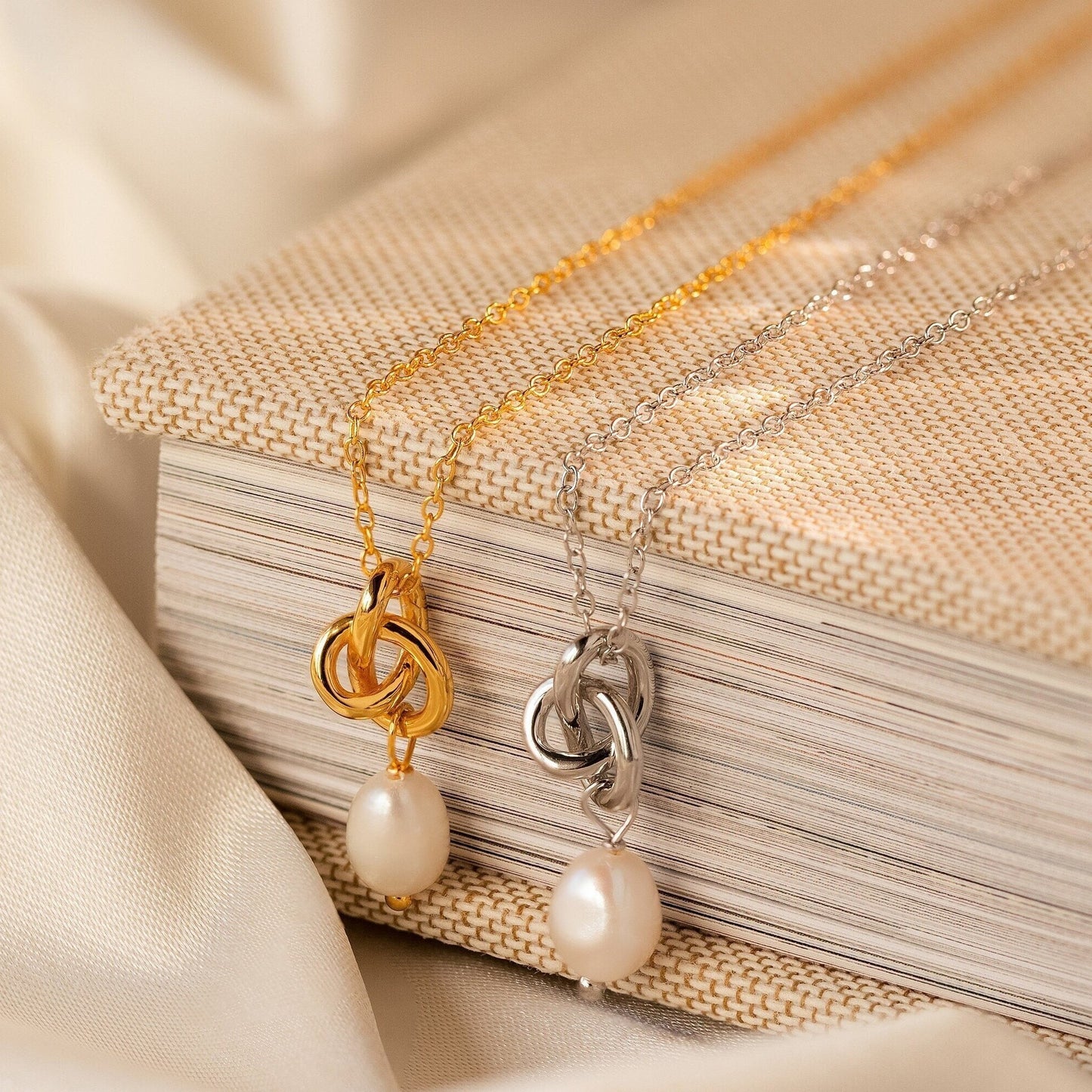 Minimalist Round Pearl Necklace with Titanium Steel Chain and 18K Gold Plating for Women and Men