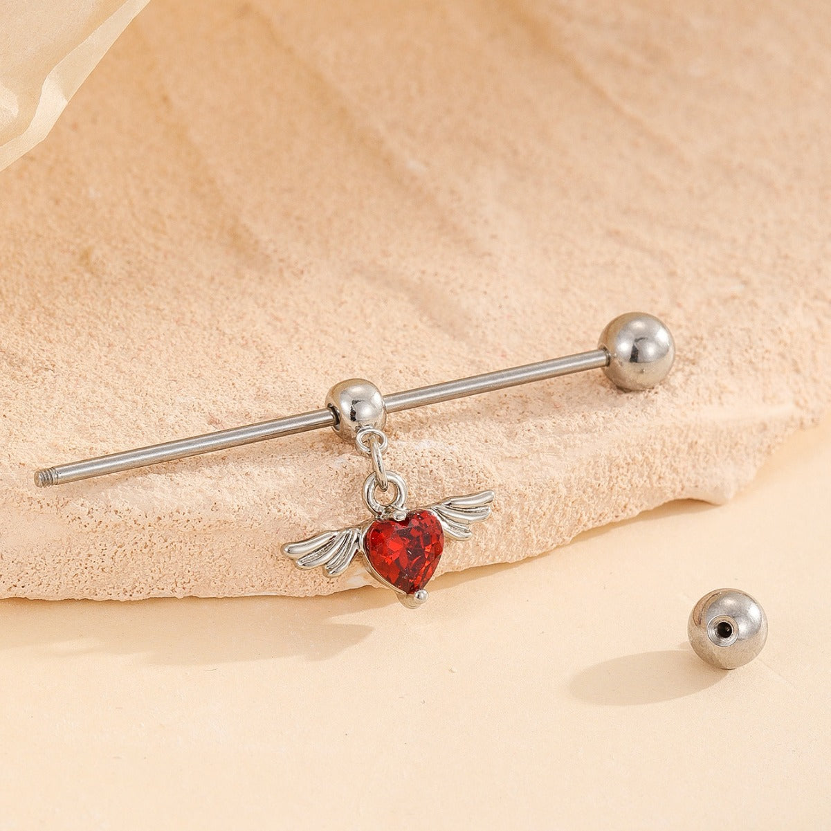 Orecchino a clip Hip-Hop a forma di cuore rosso da donna in rame con intarsio di zirconi e design geometrico