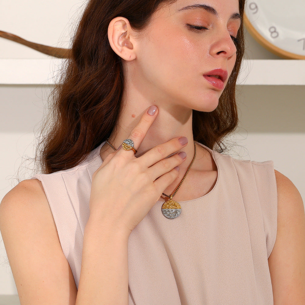 Fashionable Geometric Stainless Steel Necklace with 18K Gold Plated Dual-Tone Round Disc Pendant Featuring Concave Dots and Square Pearl Accent for Women
