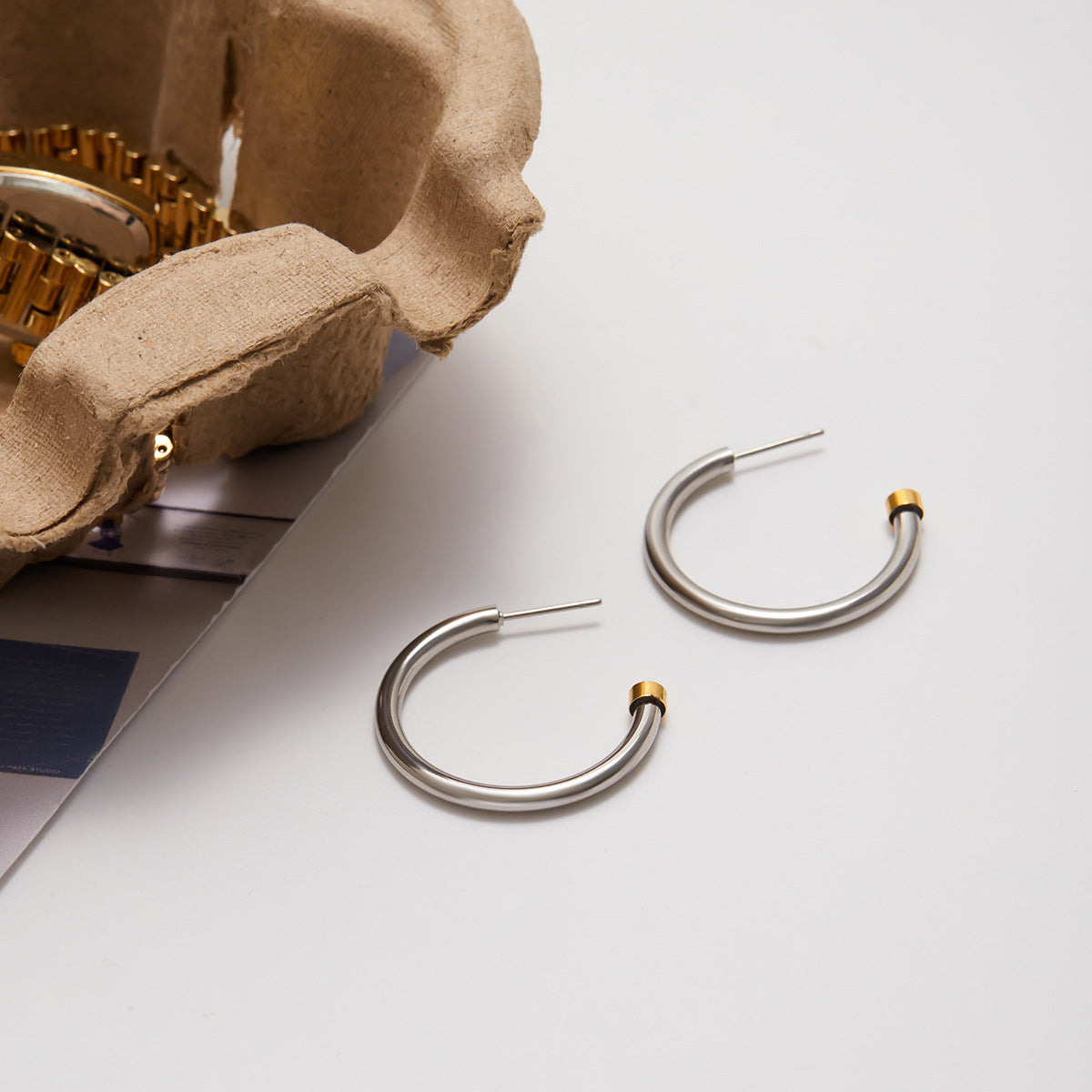 Pendientes de aro geométricos minimalistas de acero inoxidable para mujer con acabado chapado, pendientes de tuerca de acero de titanio hipoalergénicos