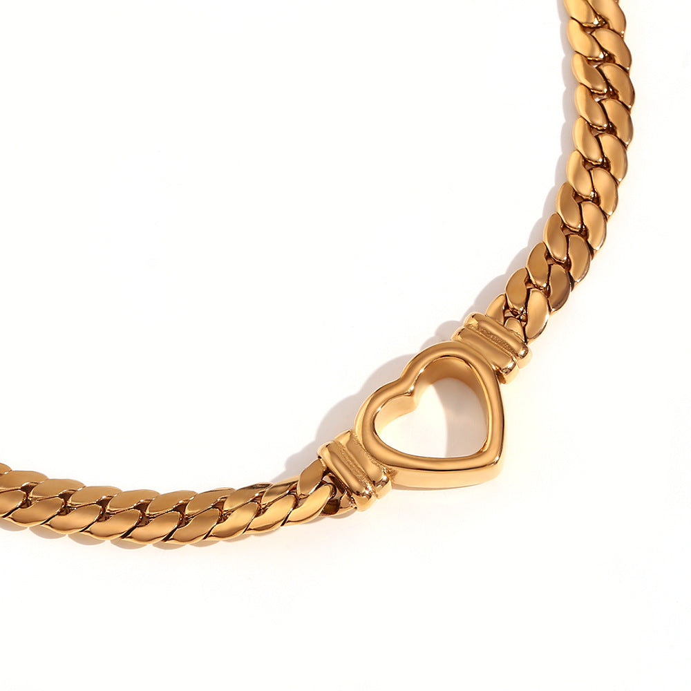 Collar con Colgante de Corazón Hueco Minimalista de Moda en Acero Inoxidable con Baño de Oro de 18K para Mujer