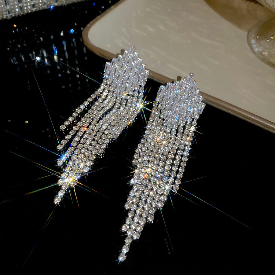 Orecchini a perno da donna geometrici con strass incastonati in rame e perni in acciaio, gioielli alla moda ed eleganti in stile lusso