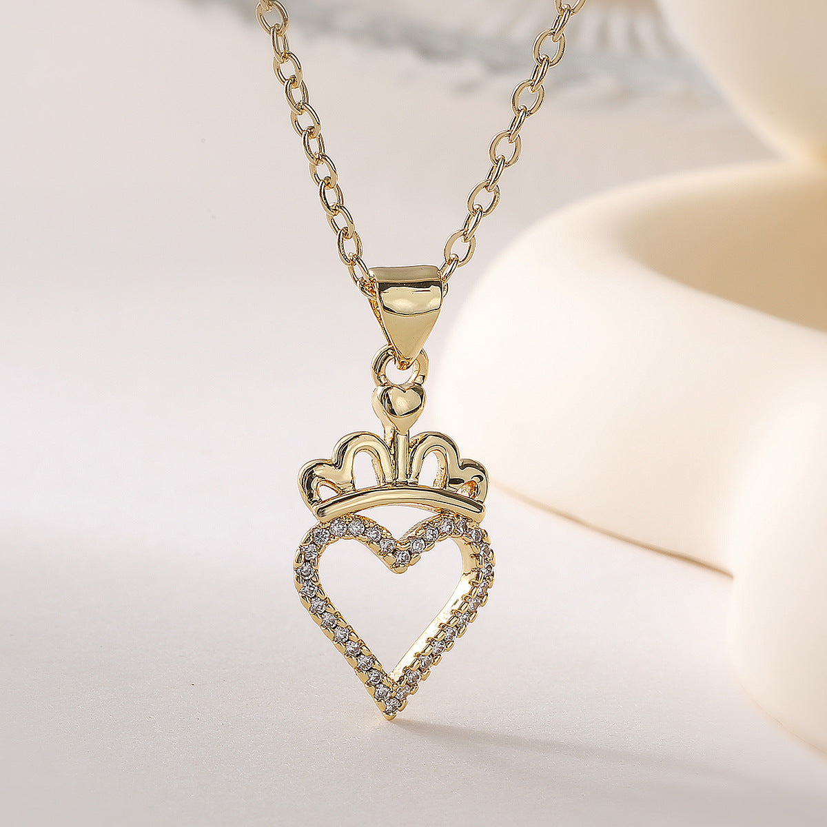 Minimalist Luxury 18K Gold Plated Brass Geometric Heart Cubic Zirconia Pendant Necklace for Women