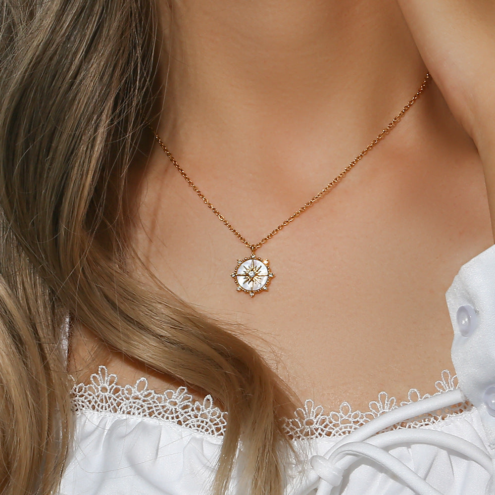 Collana da donna alla moda con ciondolo a stella a otto punte a forma di ruota della fortuna geometrica in acciaio inossidabile con finitura placcata