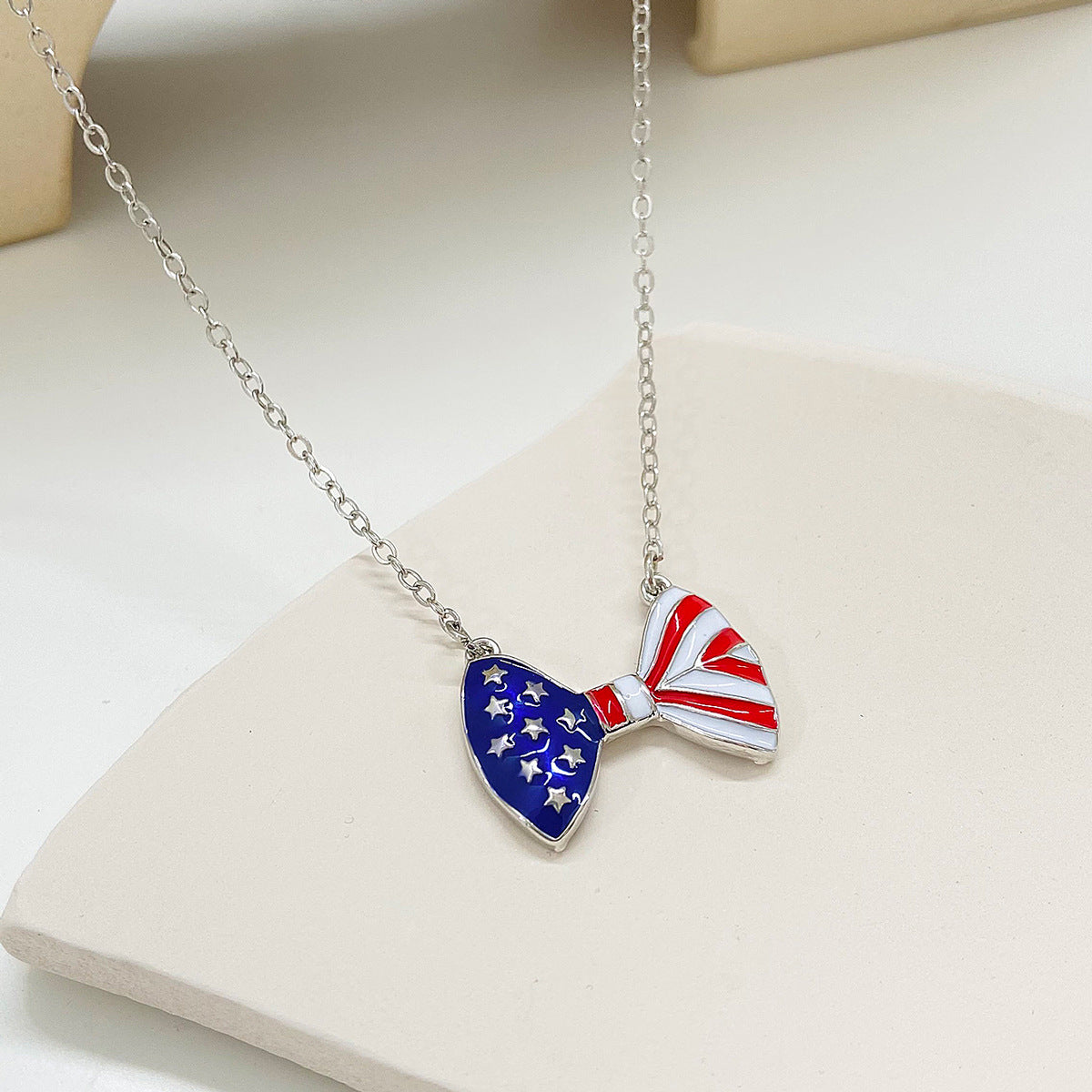 Minimalist Rhinestone Inlaid Heart & Wing Pendant Zinc Alloy Necklace with Cable Chain