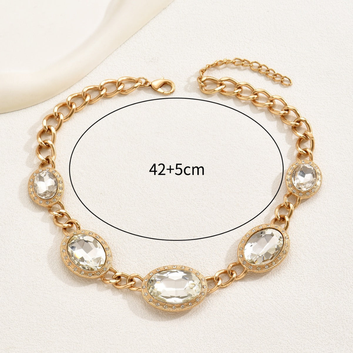 Collar de lujo con colgante geométrico para mujer, cadena de aleación con incrustaciones de diamantes de imitación, cadena minimalista versátil a la clavícula