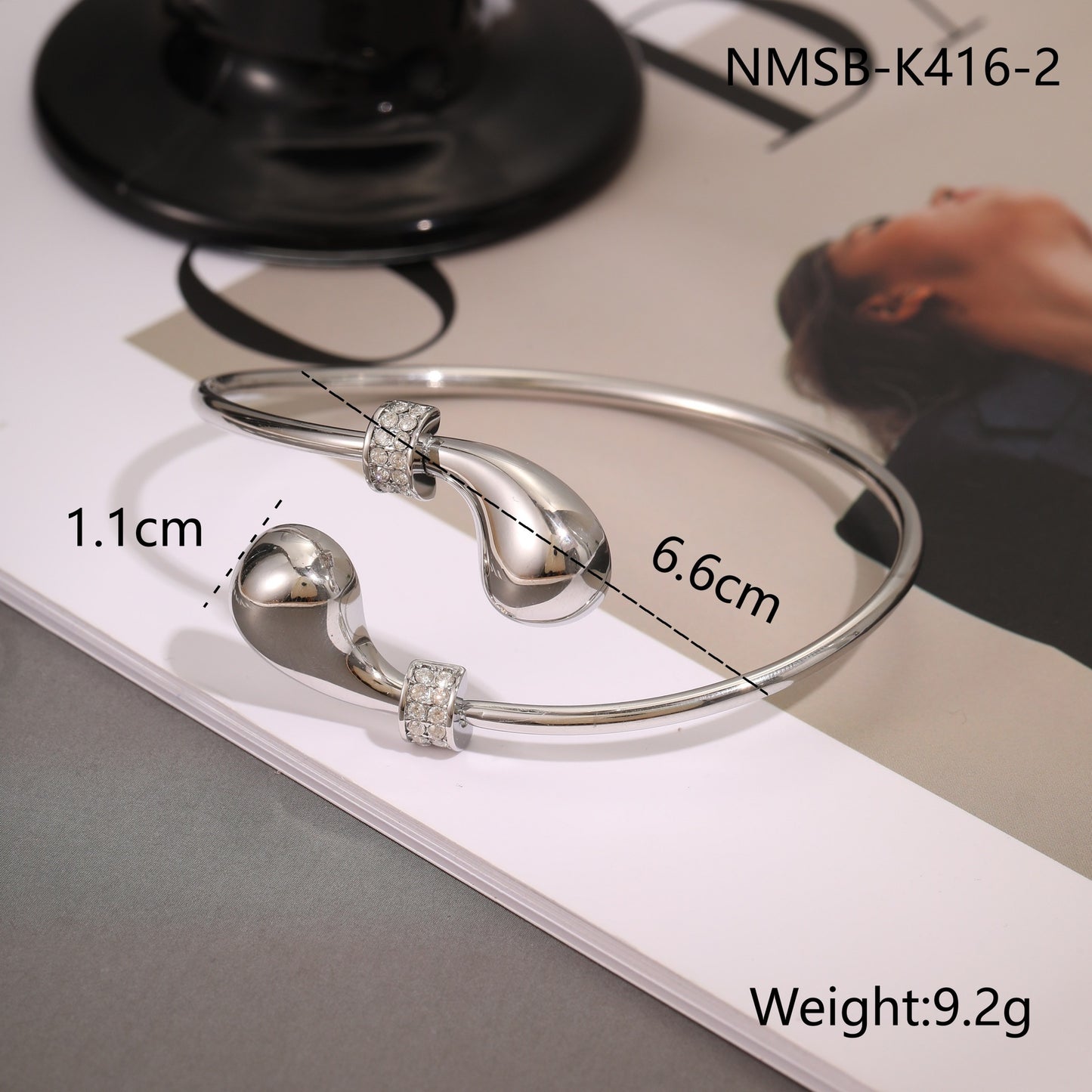 Fashionable Geometric Stainless Steel Cuff Bracelet with Plated Finish for Women