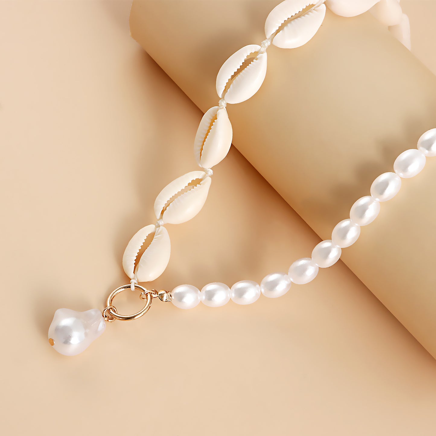 Handwoven Beach Casual Geometric Shell-Shaped Imitation Pearl Pendant Necklace for Women with Alloy Body and Plated Finish