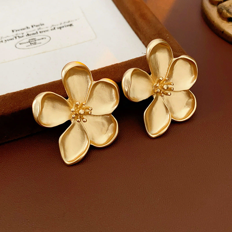 Pendientes colgantes de metal con acabado chapado, diseño floral geométrico de corazón, estilo vintage chic para mujer