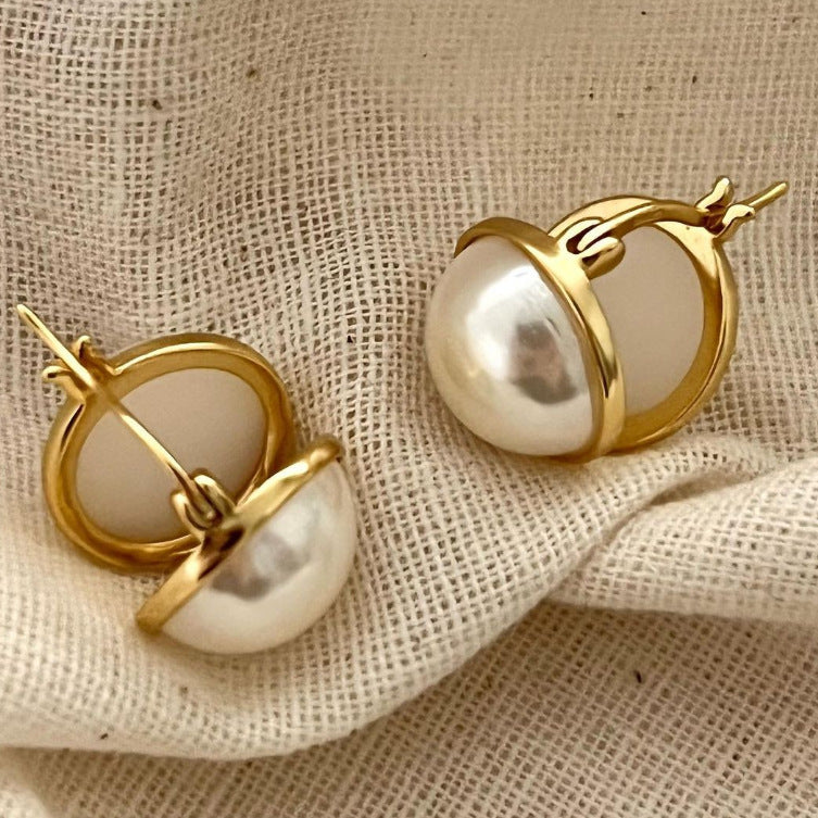 Orecchini a perno minimalisti in argento con dettagli in perle per donne, design a forma di lettera, argento sterling 925 galvanizzato