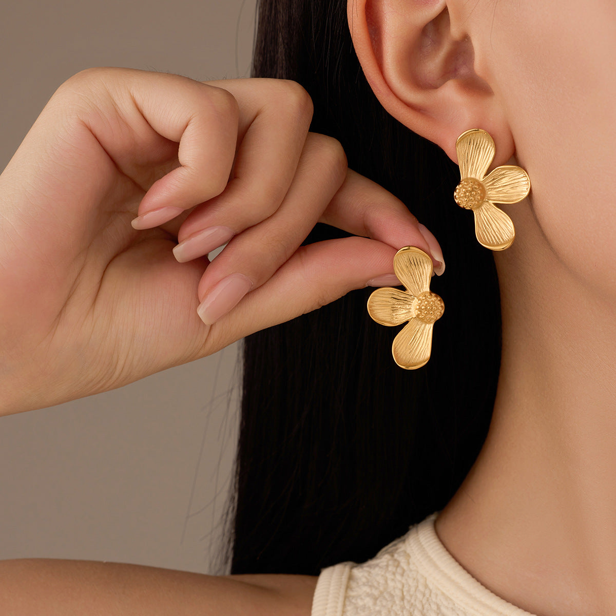 Orecchini a Petalo alla Moda Minimalisti in Acciaio al Titanio Placcati Oro 18K da Donna